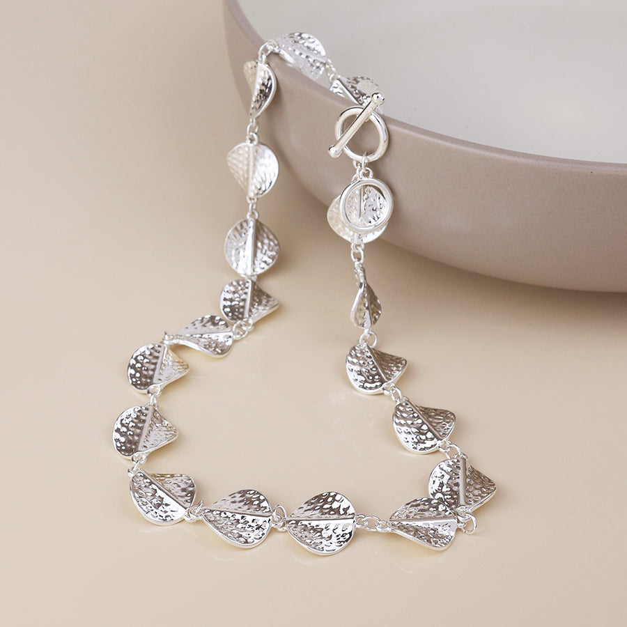 POM - Ivy silver plated hammered twist discs necklace