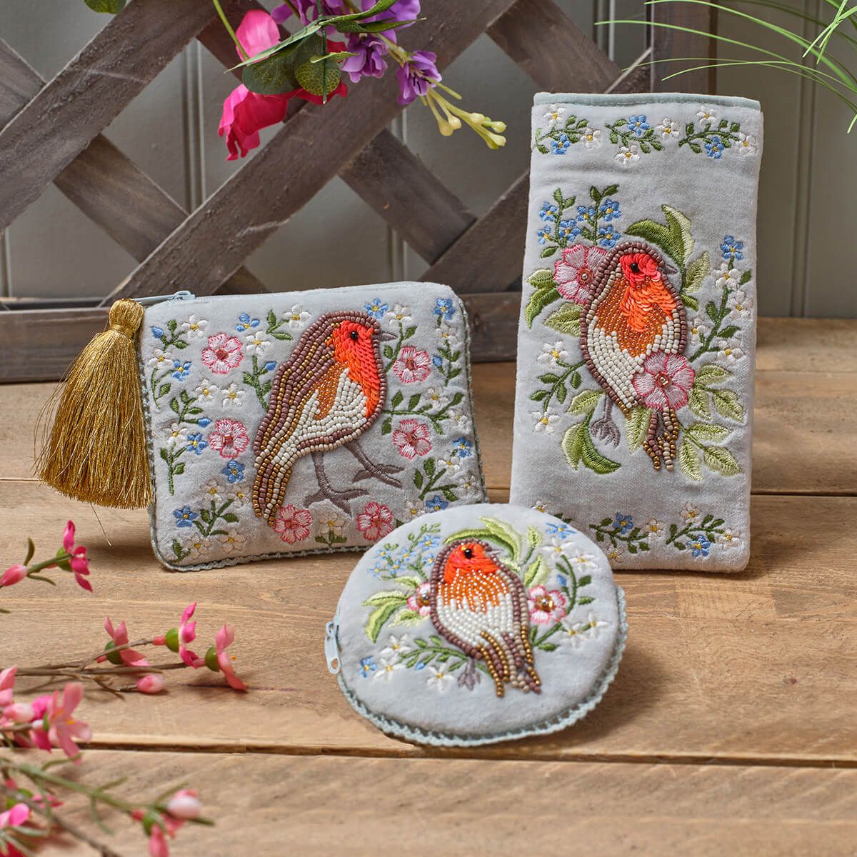 GARDEN BIRDS FLOWER EMBROIDERY AND GLASS BEADED ROBIN GLASSES CASE