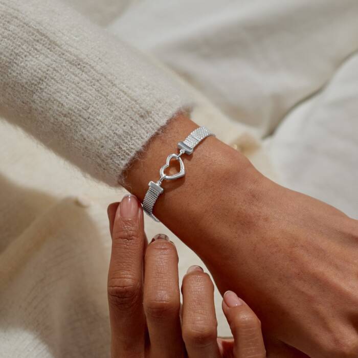 Joma Jewellery - Bar Heart Clasp Bracelet 9364