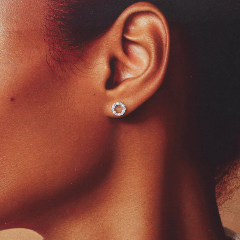 Attic Creations - LITTLE NOTE Mini pearls in circle earrings SILVER