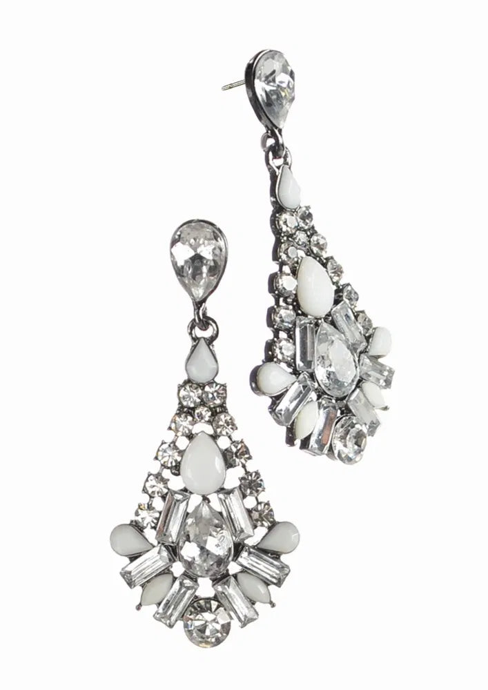 Hot Tomato - E - Vintage Style Drops - Winter White/Clear