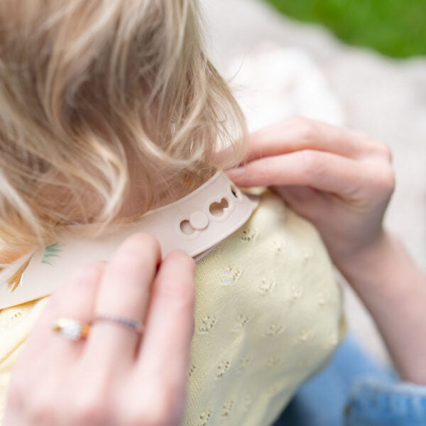 Silicone feeding bib - Highland Cow
