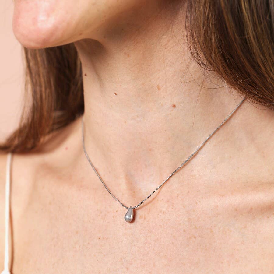 Stainless Steel Teardrop Necklace in Silver
