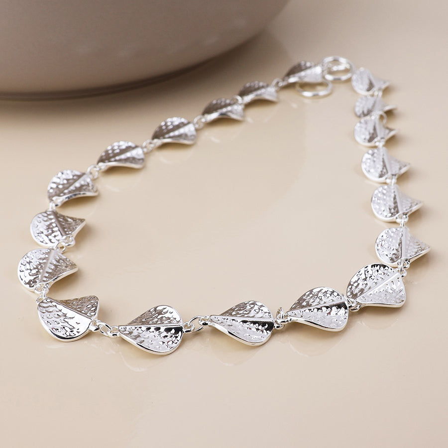 POM - Ivy silver plated hammered twist discs necklace