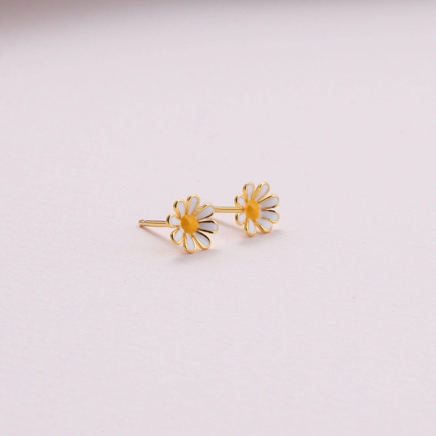 TT51018 No rain no flowers enamel daisy earrings: Silver