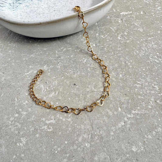 Tarnish Resistant Heart Chain Bracelet: Gold