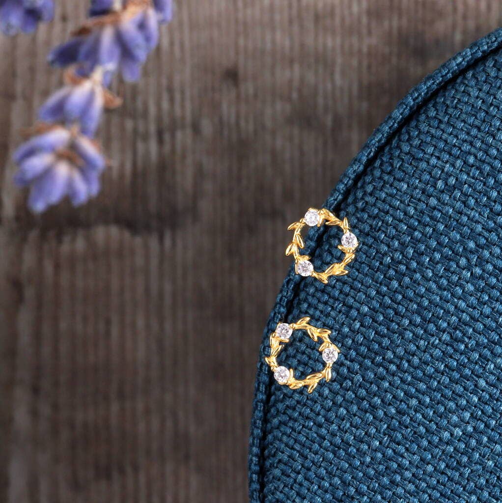 XT008 'RED DOOR' Christmas Wreath Earrings: Silver