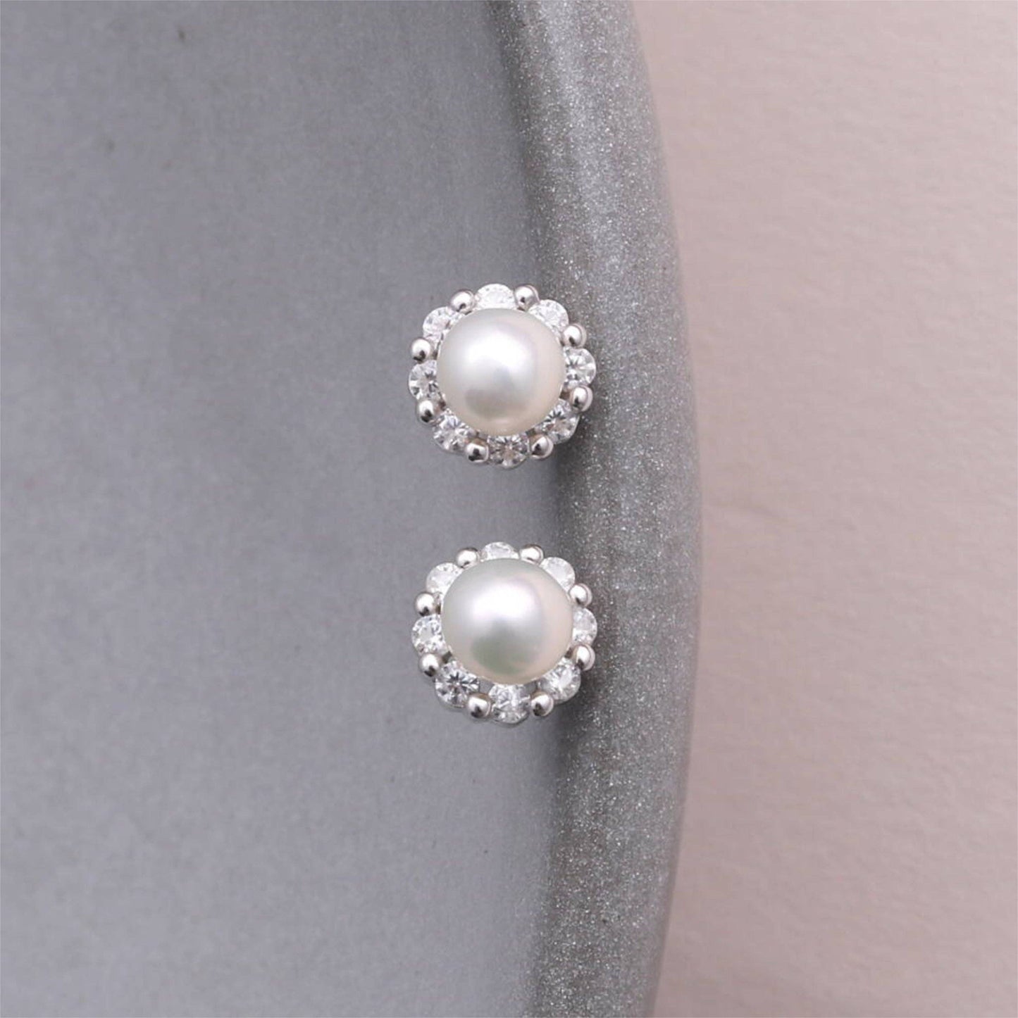 TT51160/161  FOR MY BEAUTIFUL FRIEND Crystal pearl earrings: Silver