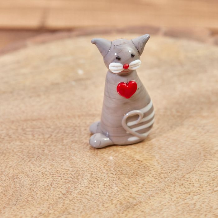 GLASS CAT ORNAMENT IN BOX GREY & WHITE WITH RED HEART