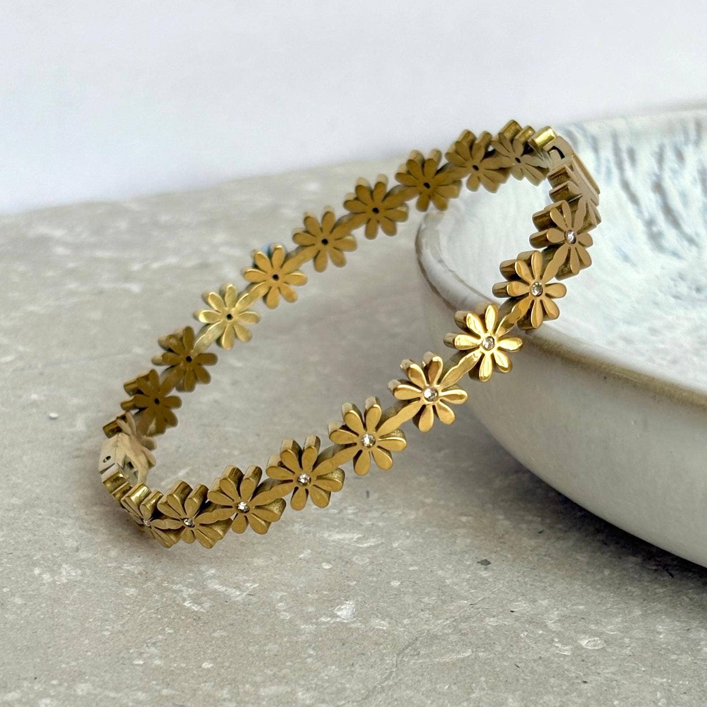 Tarnish Resistant Daisy Hinged Bangle: Gold