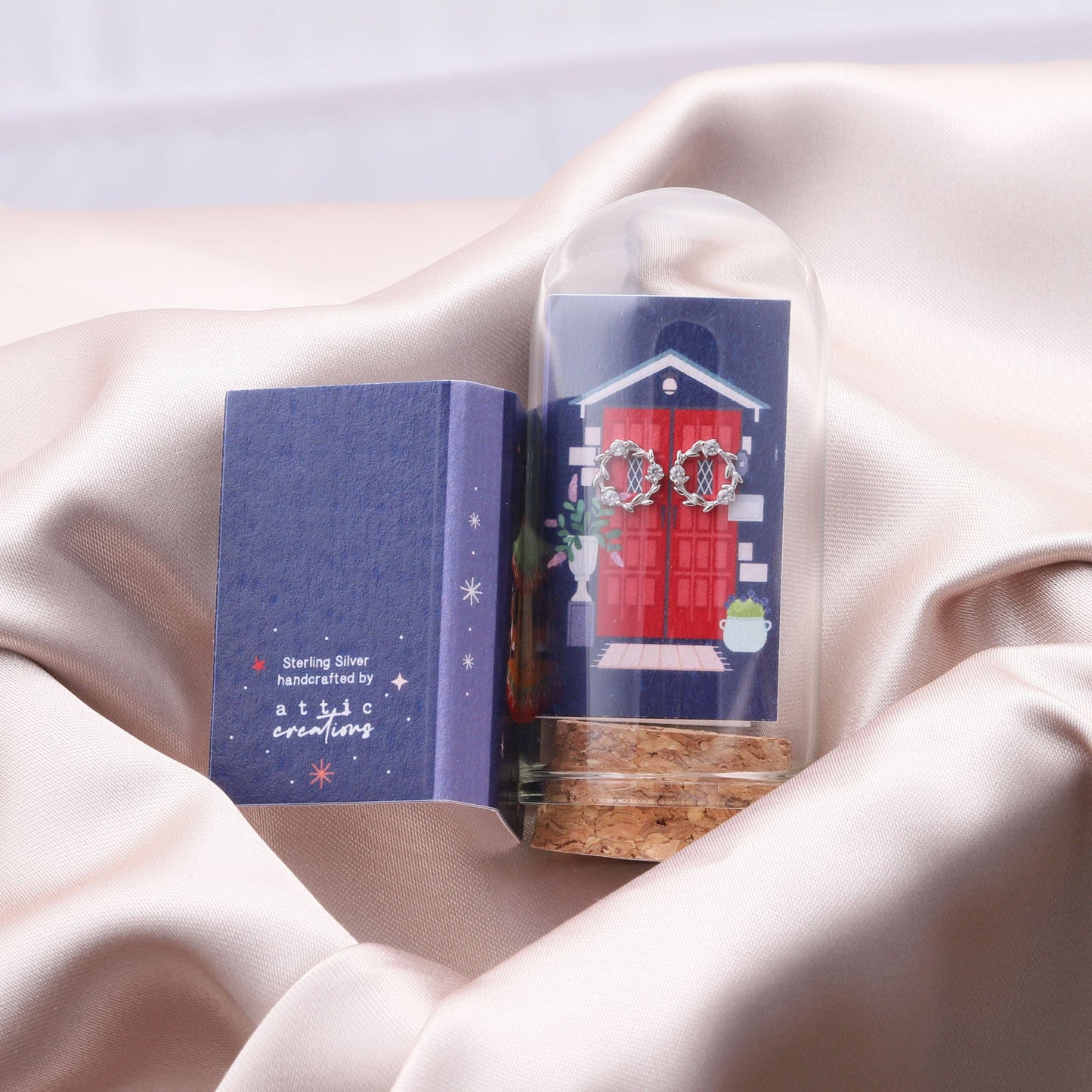 XT008 'RED DOOR' Christmas Wreath Earrings: Silver