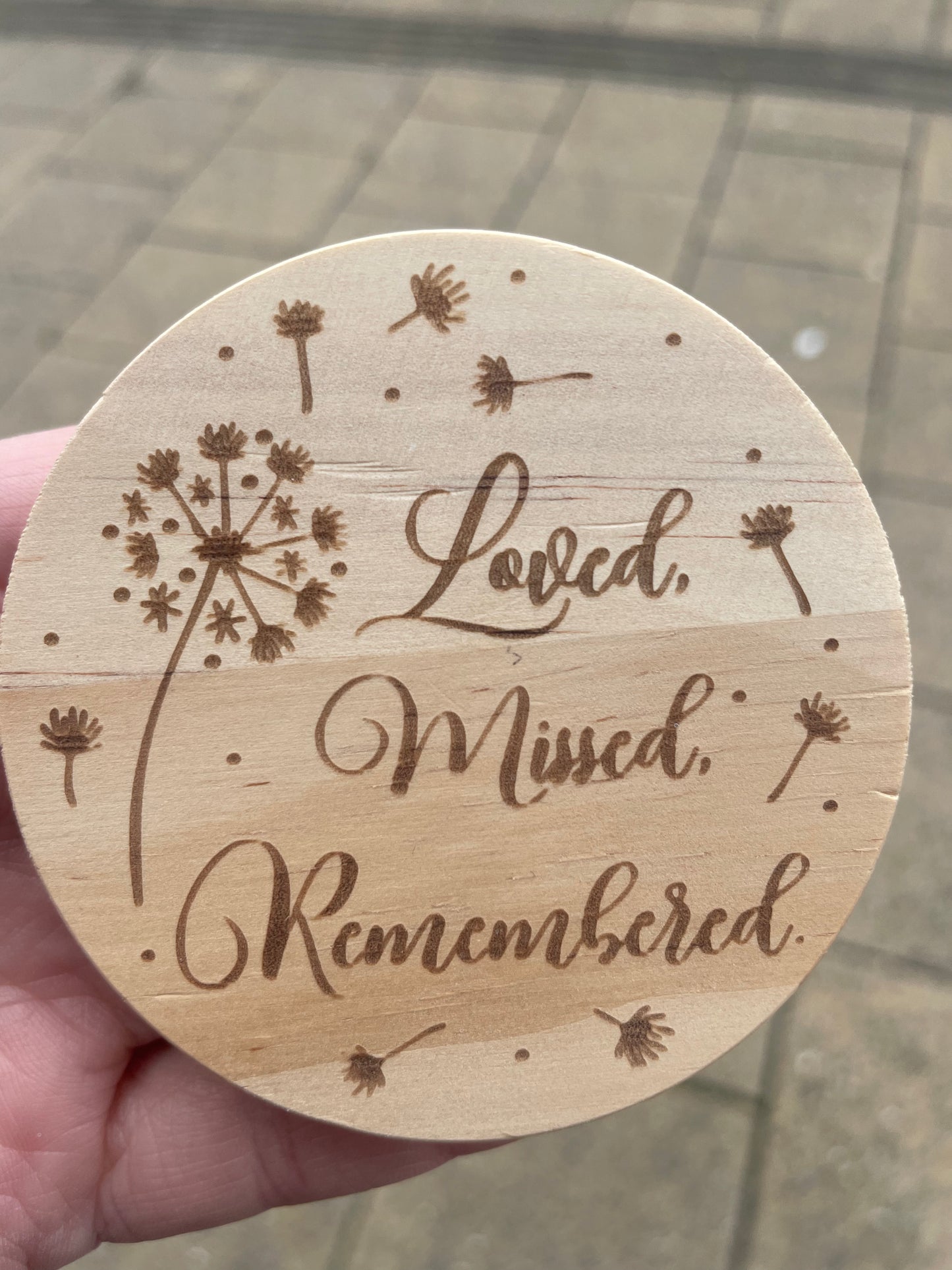 Sentiment - Candles with a chosen sentiment lid