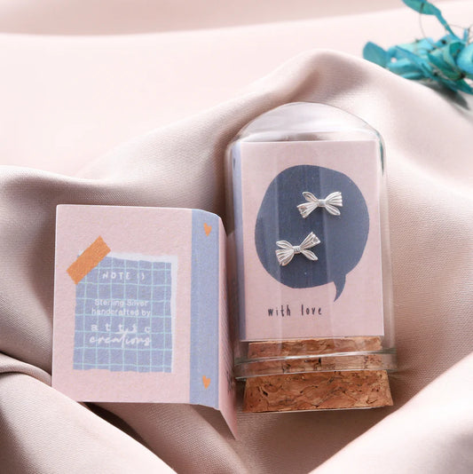 Attic Creations -  LITTLE NOTE Texture little bow earrings