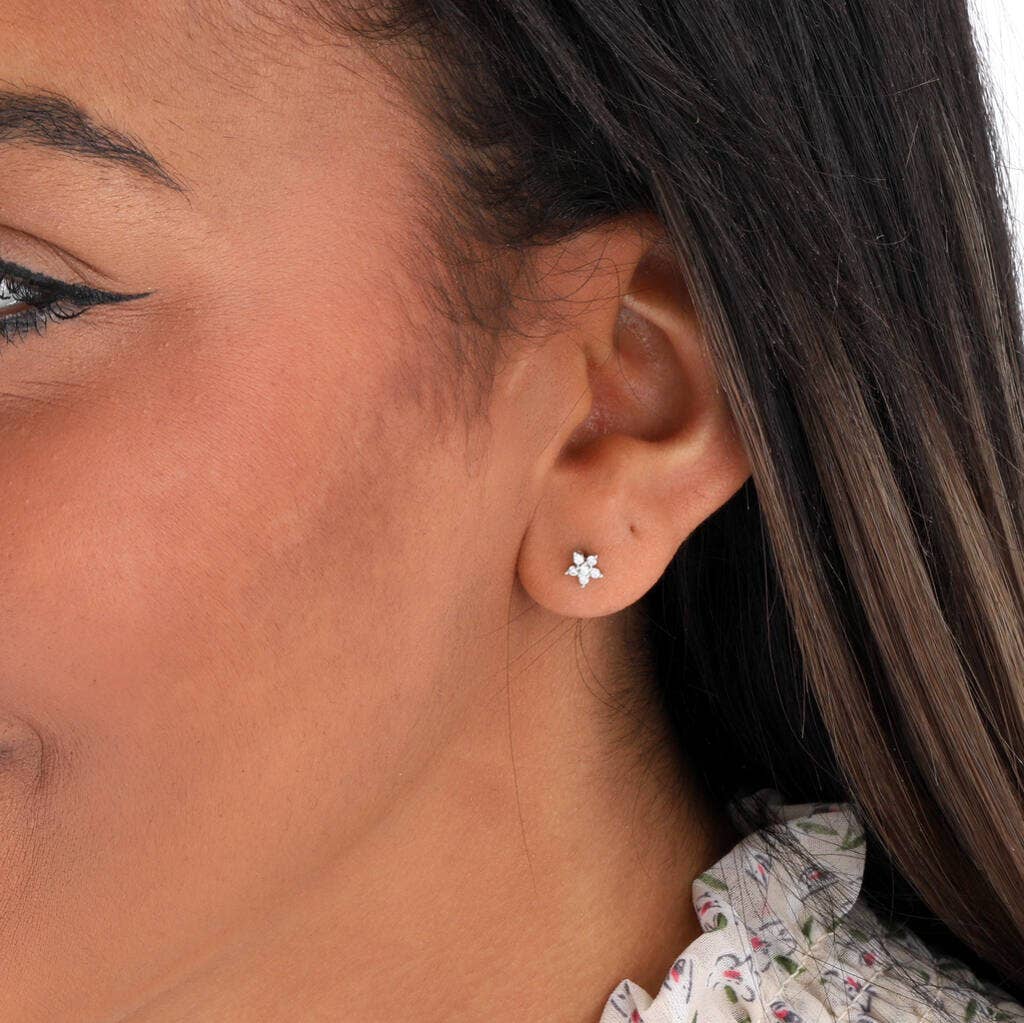 XT004 'HOLLY JOLLY' Little Star Earrings: Silver