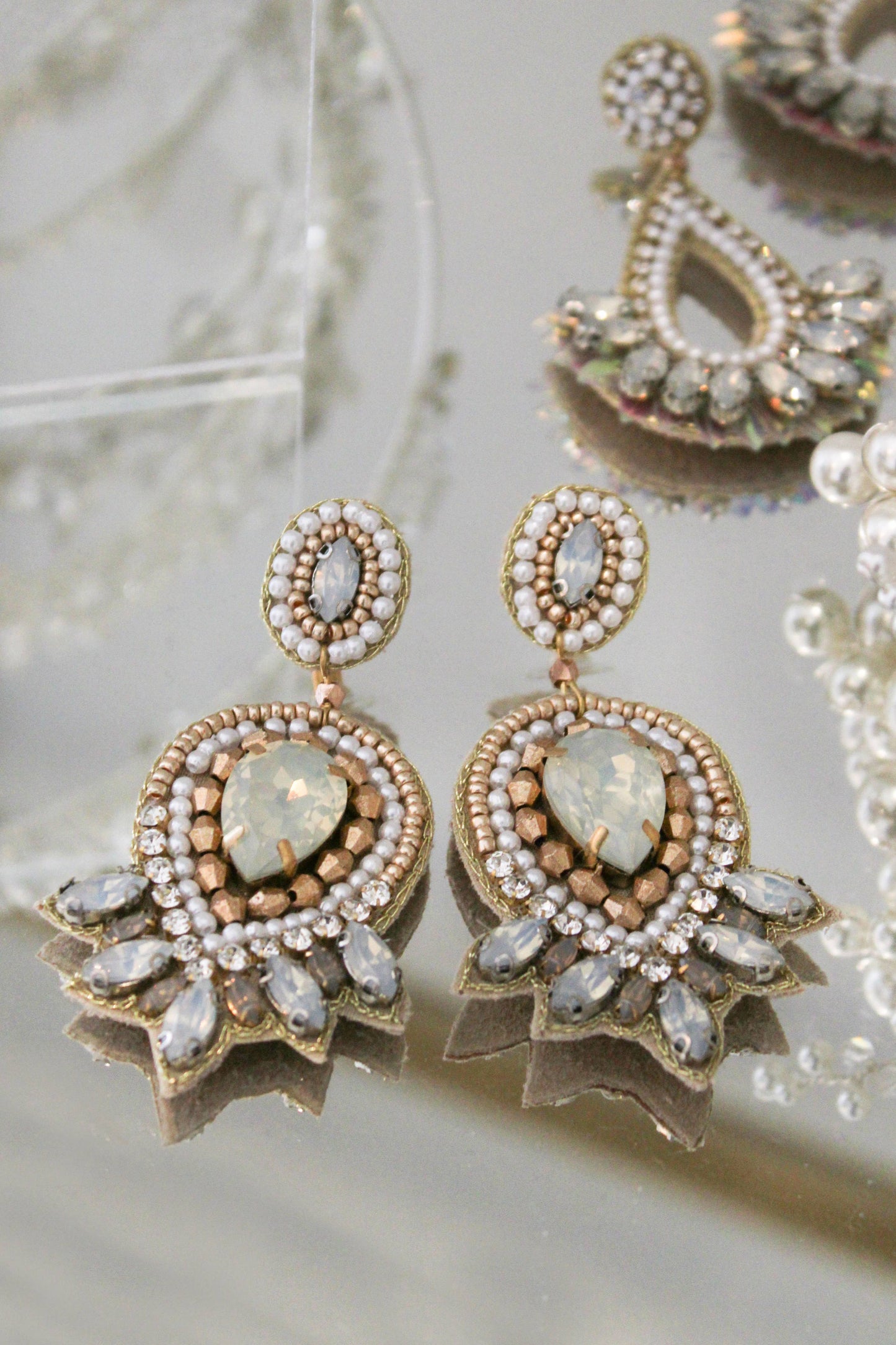 PEARL WHITE ART DECO EARRING