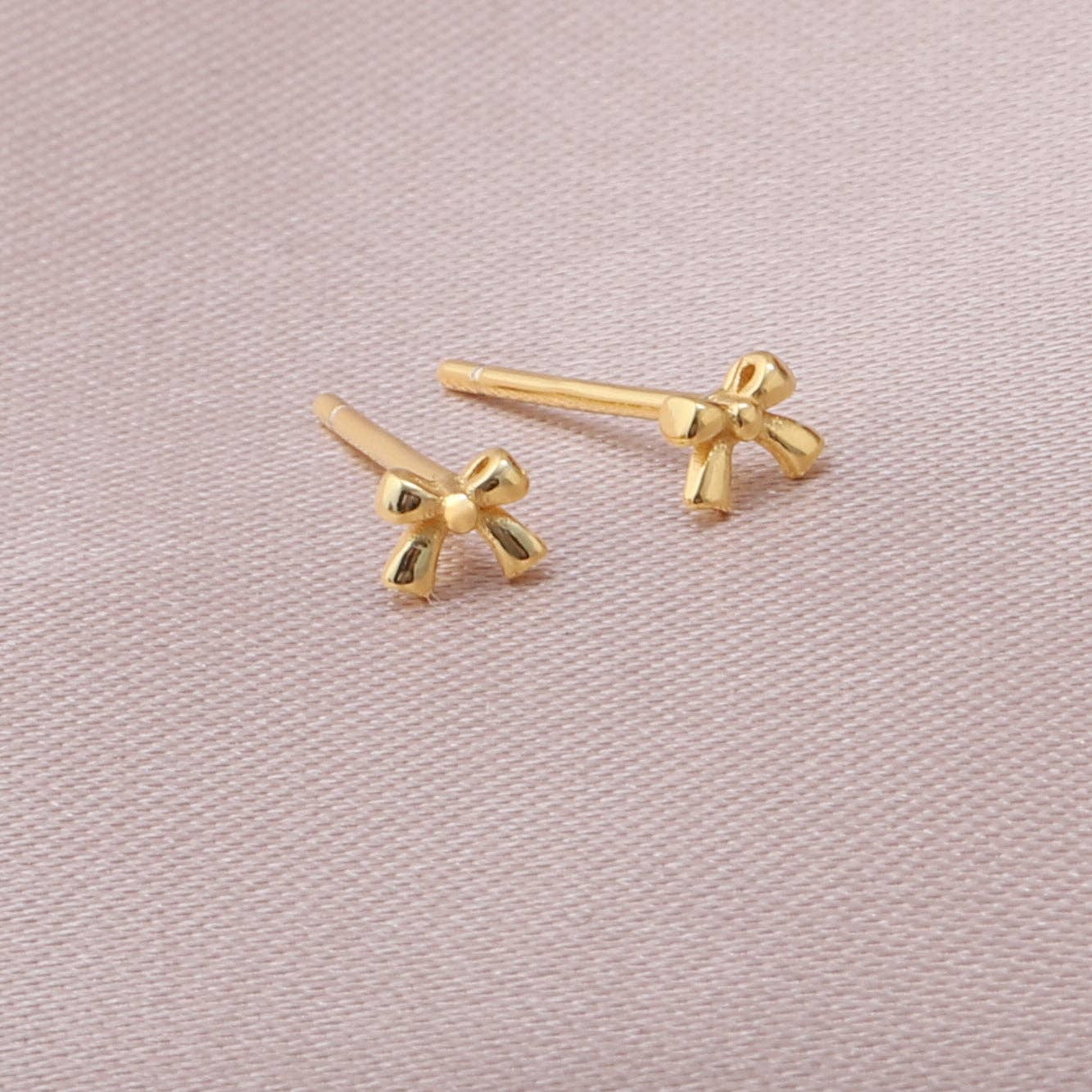 TT72008 KINFOLK Red Ballerina with Tiny bow earrings: Silver