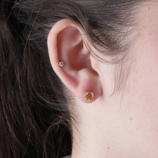 XT008 'RED DOOR' Christmas Wreath Earrings: Silver