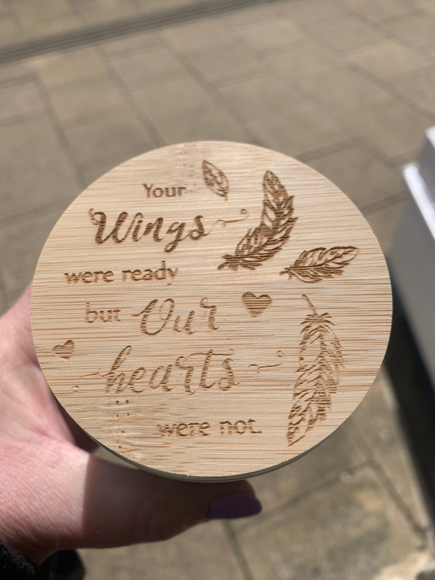 Sentiment - Candles with a chosen sentiment lid